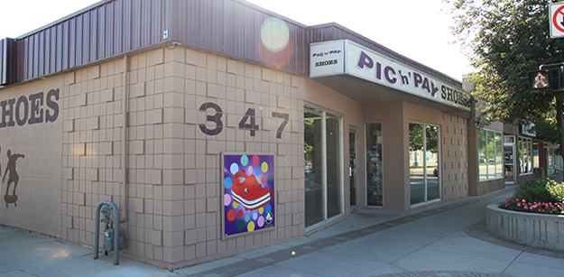 Pic ’N’ Pay Shoes storefront at 347 Main Street